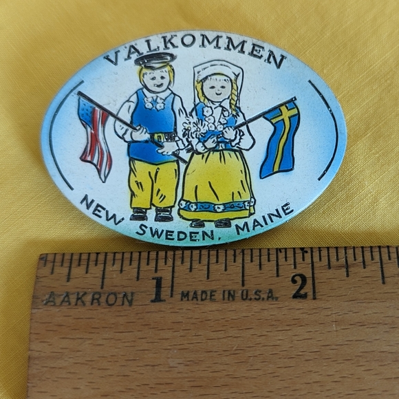 Swedish Welcome pin from New Sweden Maine made in Canada - Picture 4 of 5